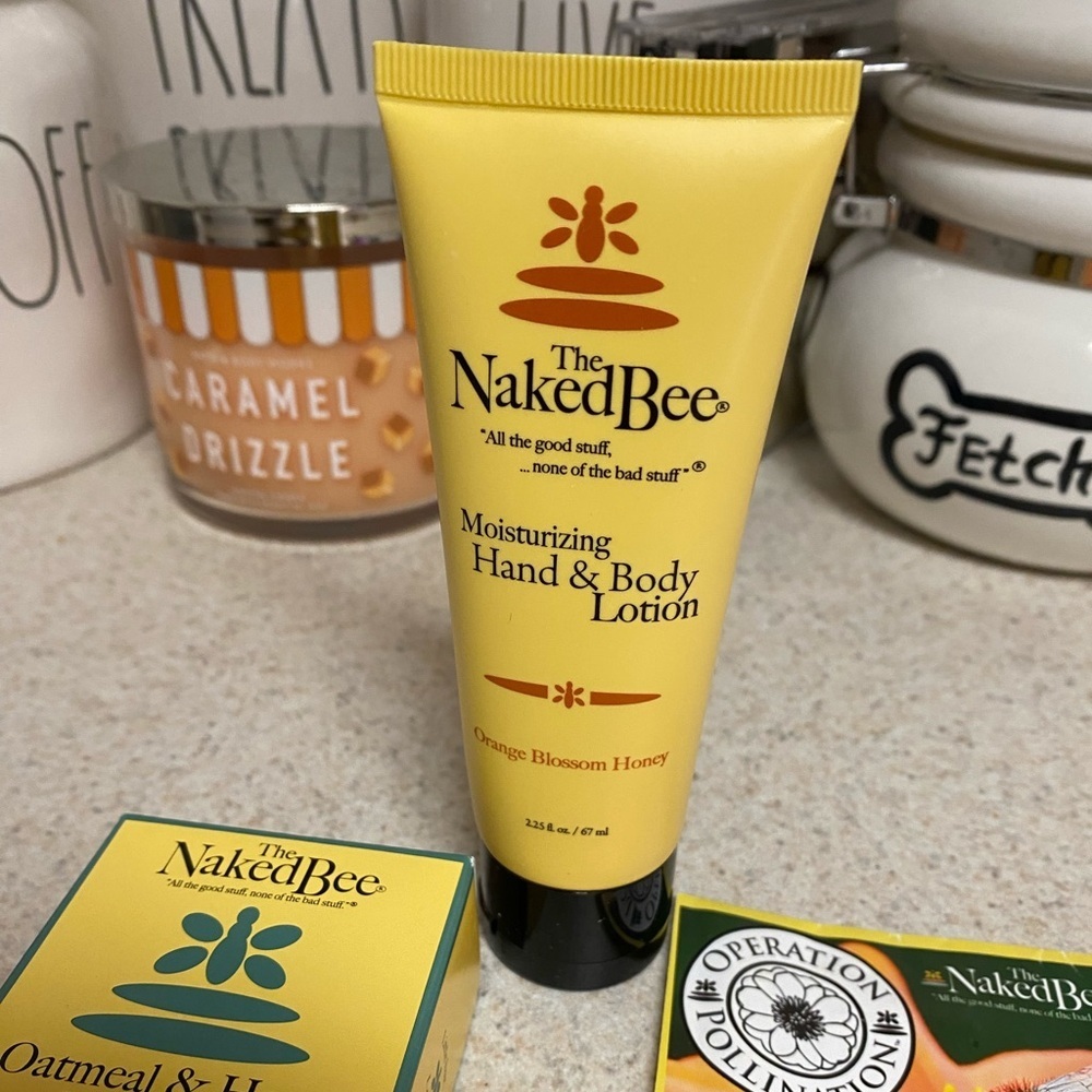 The Naked Bee Bath & Body Gift Set | Honey & Oatmeal Skincare Bundle | NWT - Picture 4 of 5